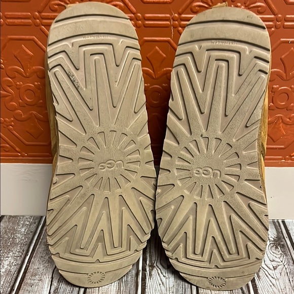 UGG Tan Suede Chukka Boots Men lace up Faux Fur main image 4